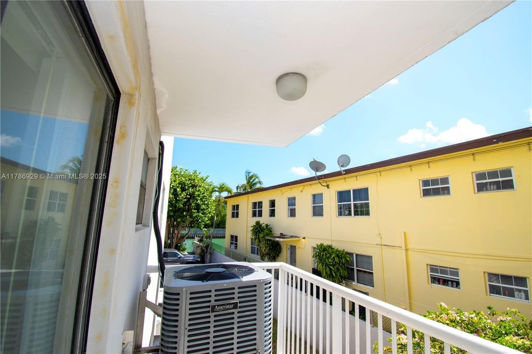 待售: $369,900 (2 贝兹, 2 浴室, 1058 平方英尺)