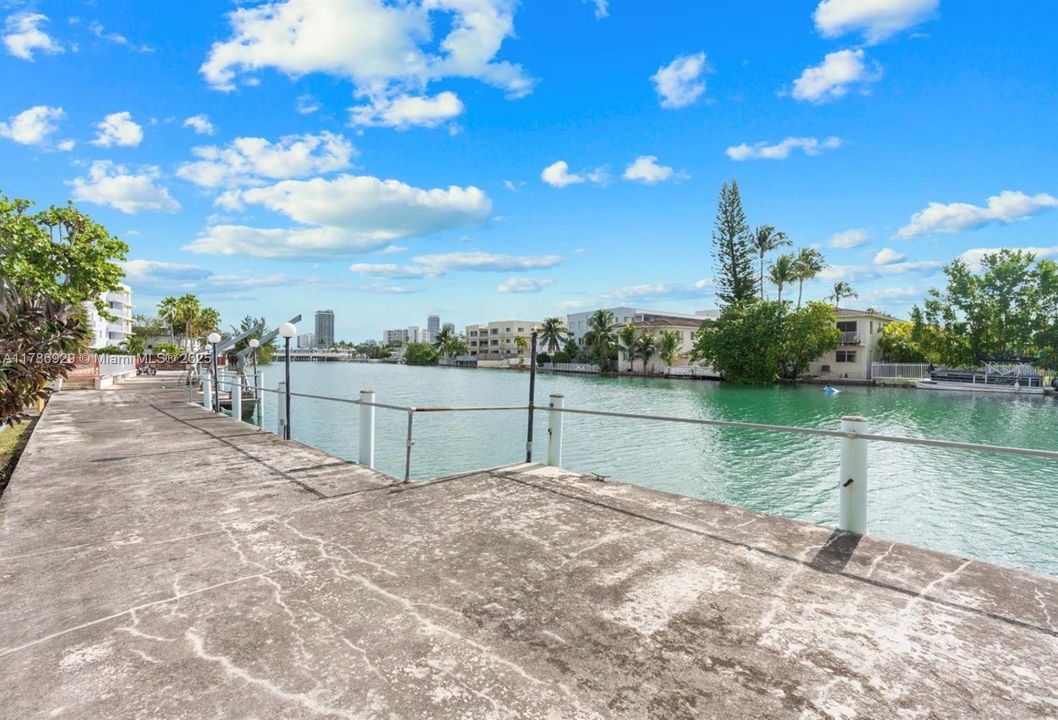 待售: $369,900 (2 贝兹, 2 浴室, 1058 平方英尺)