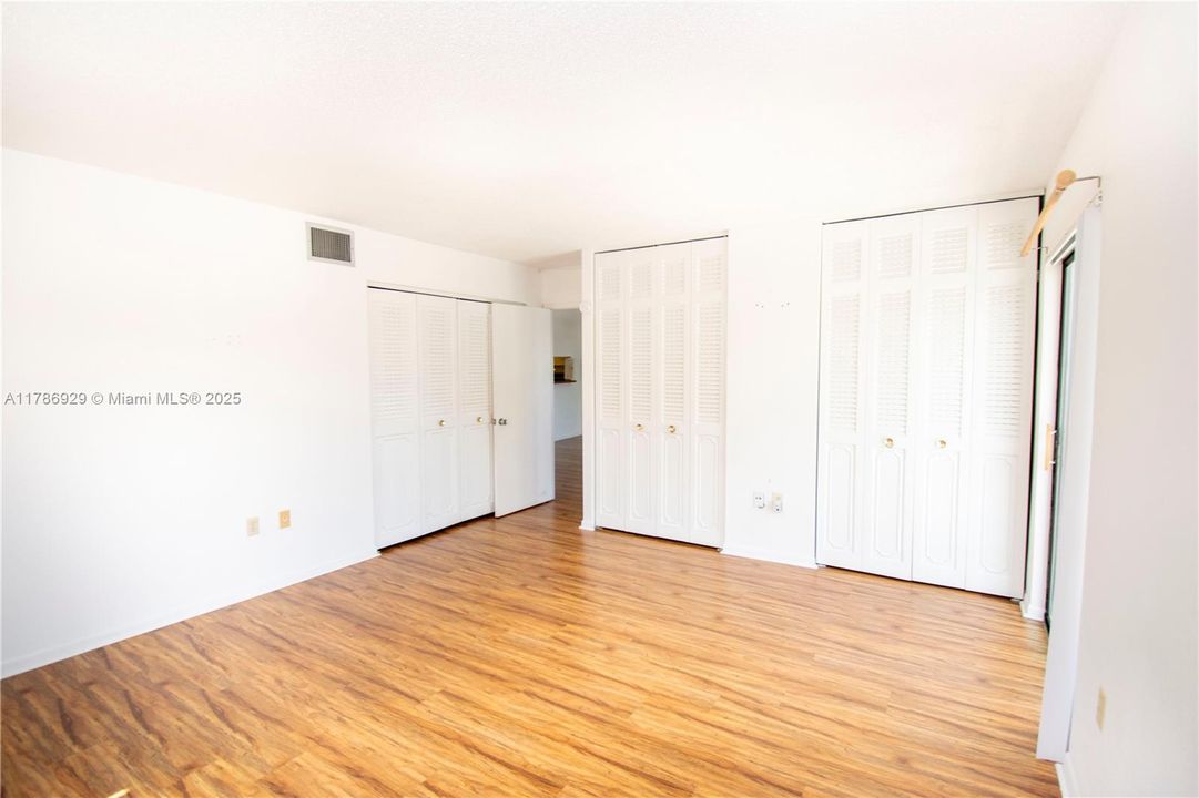 待售: $369,900 (2 贝兹, 2 浴室, 1058 平方英尺)