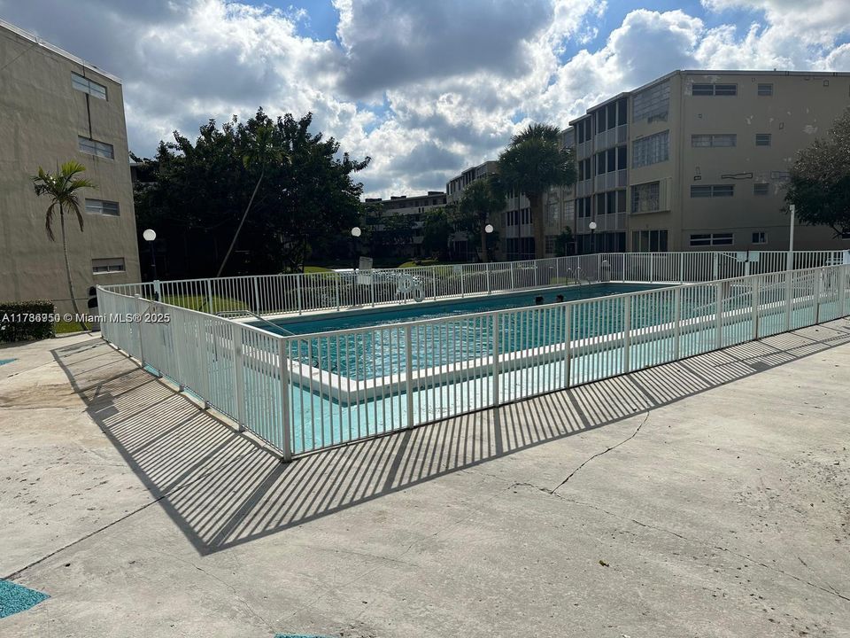 Recently Sold: $149,900 (2 beds, 2 baths, 1315 Square Feet)