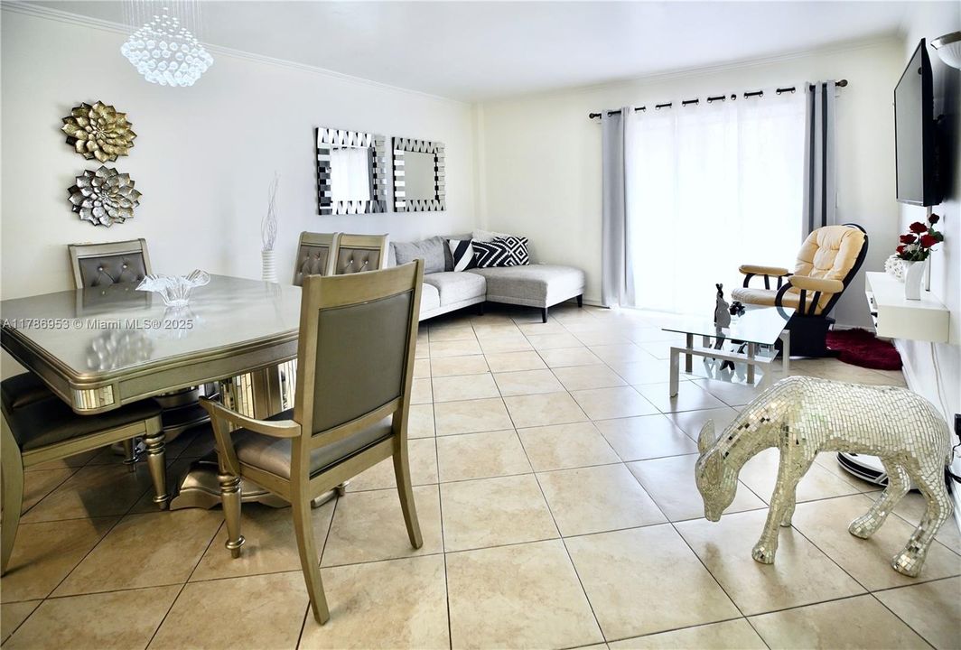 Recently Rented: $2,550 (3 beds, 2 baths, 1207 Square Feet)