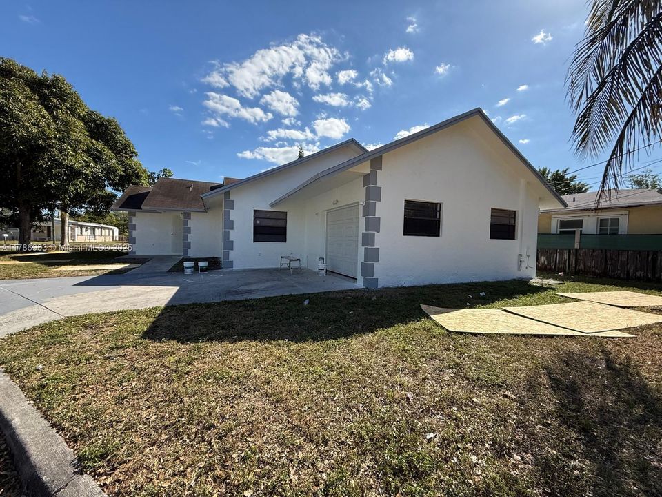 最近租的: $3,000 (3 贝兹, 2 浴室, 1688 平方英尺)