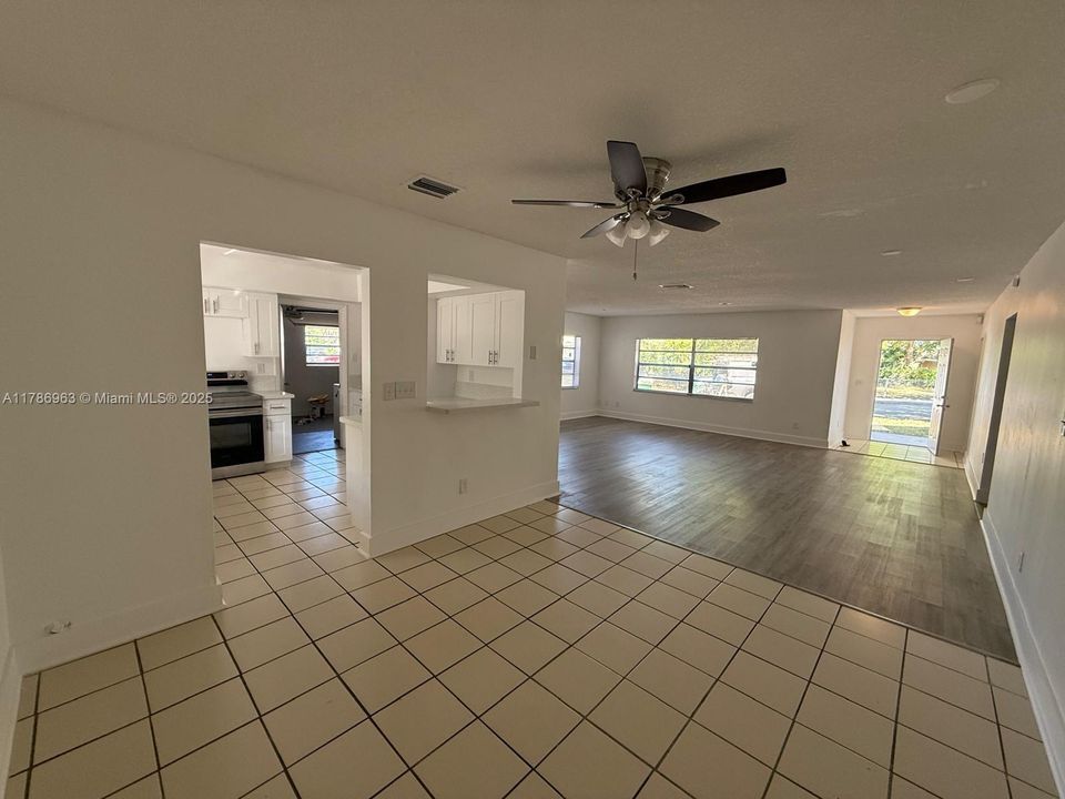 最近租的: $3,000 (3 贝兹, 2 浴室, 1688 平方英尺)