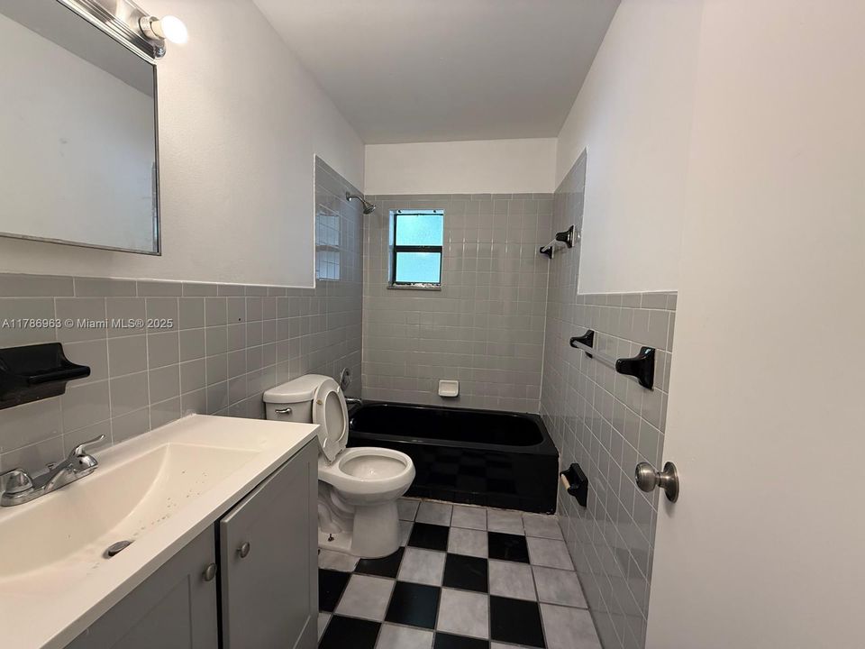 最近租的: $3,000 (3 贝兹, 2 浴室, 1688 平方英尺)