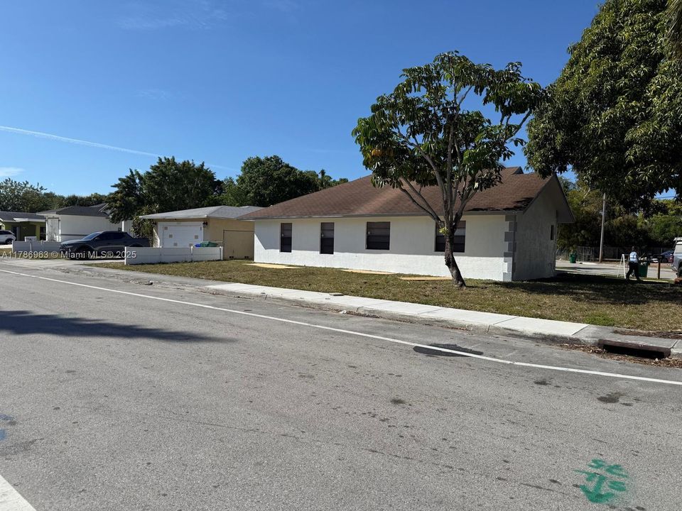 最近租的: $3,000 (3 贝兹, 2 浴室, 1688 平方英尺)