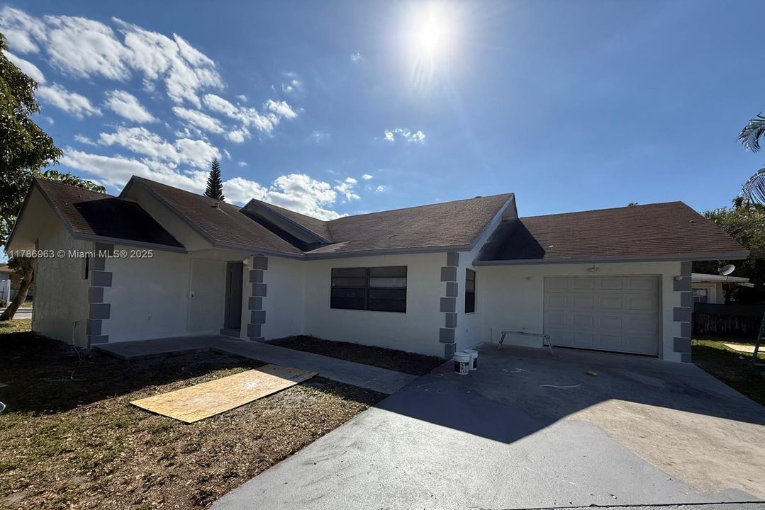 最近租的: $3,000 (3 贝兹, 2 浴室, 1688 平方英尺)