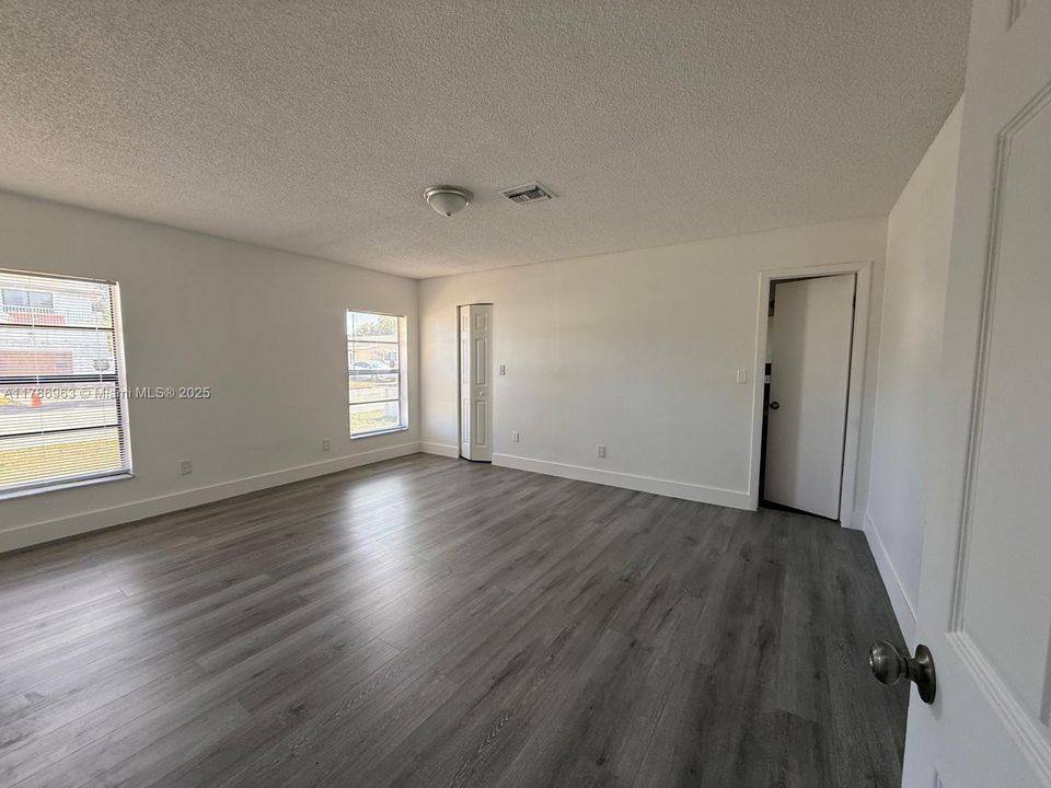 最近租的: $3,000 (3 贝兹, 2 浴室, 1688 平方英尺)