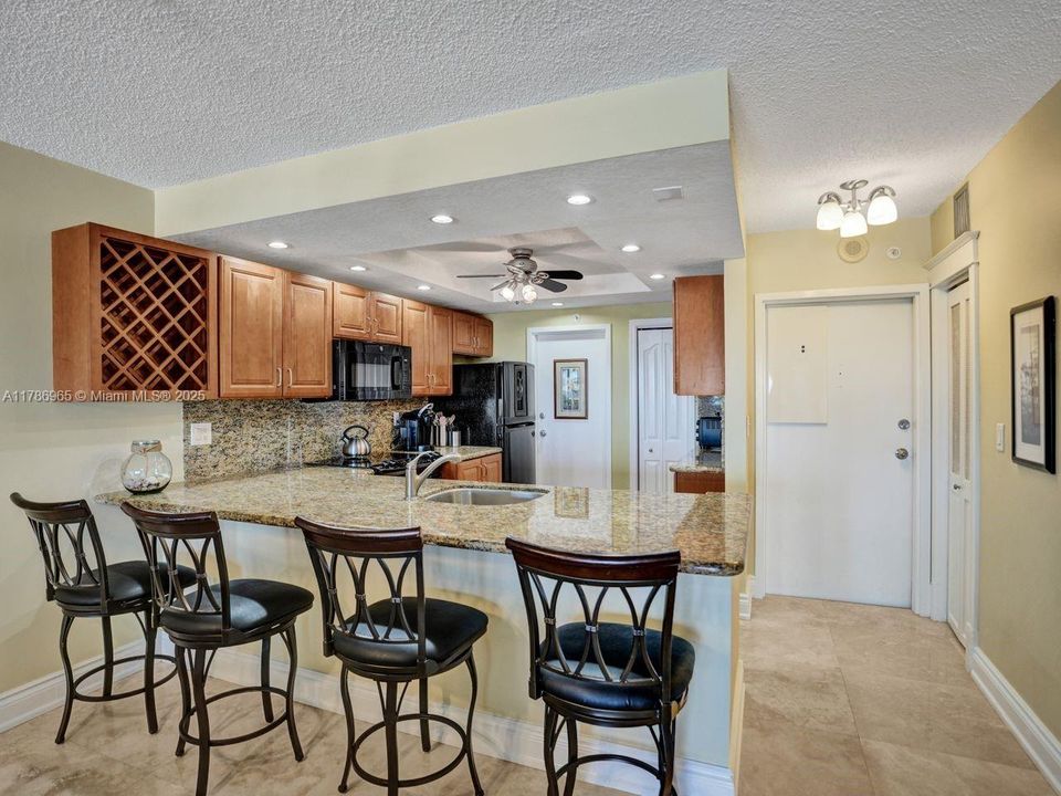 Activo con contrato: $3,200 (2 camas, 2 baños, 1070 Pies cuadrados)