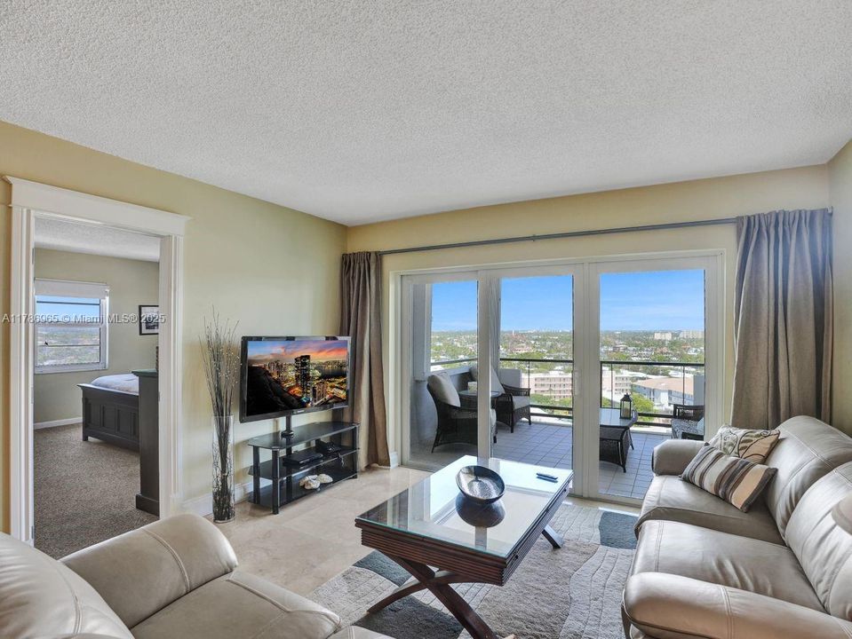 Activo con contrato: $3,200 (2 camas, 2 baños, 1070 Pies cuadrados)