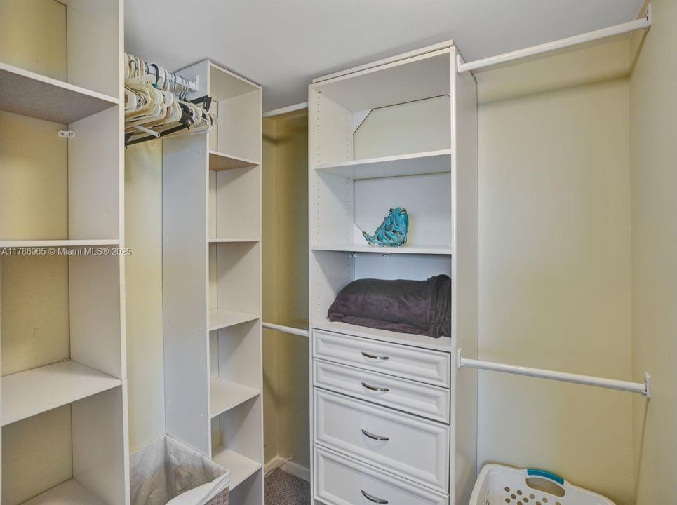 Activo con contrato: $3,200 (2 camas, 2 baños, 1070 Pies cuadrados)