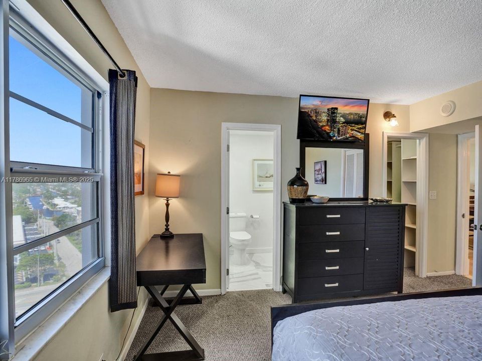 Activo con contrato: $3,200 (2 camas, 2 baños, 1070 Pies cuadrados)