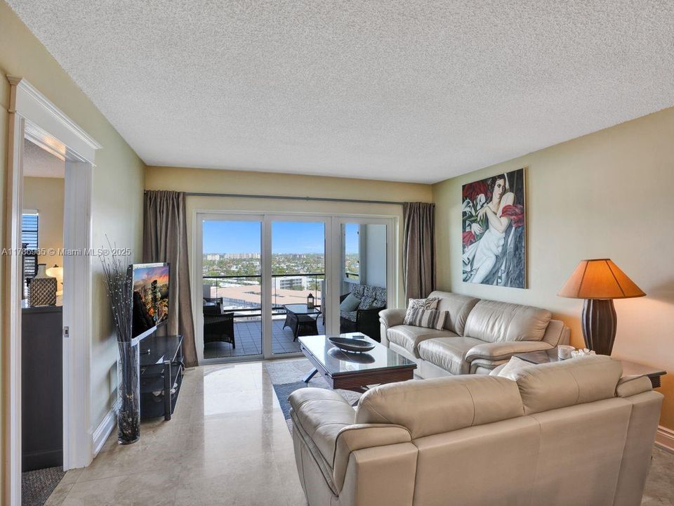 Activo con contrato: $3,200 (2 camas, 2 baños, 1070 Pies cuadrados)