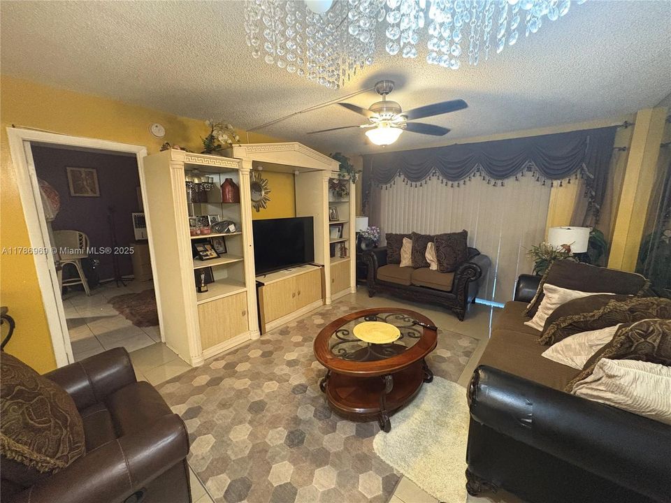 For Sale: $116,000 (2 beds, 2 baths, 972 Square Feet)