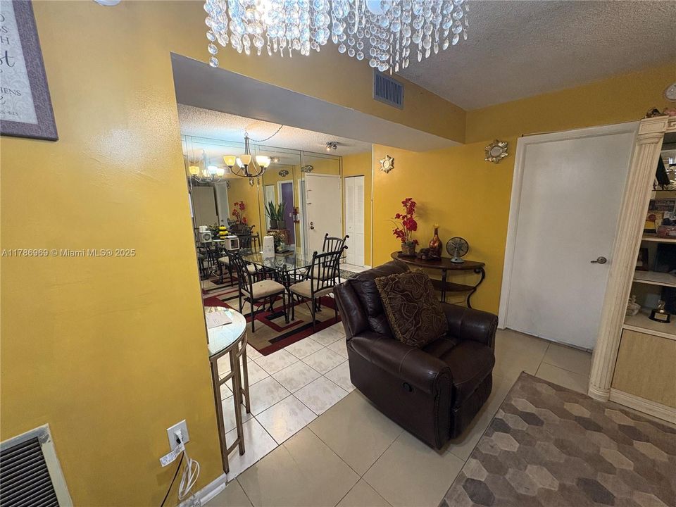 For Sale: $116,000 (2 beds, 2 baths, 972 Square Feet)
