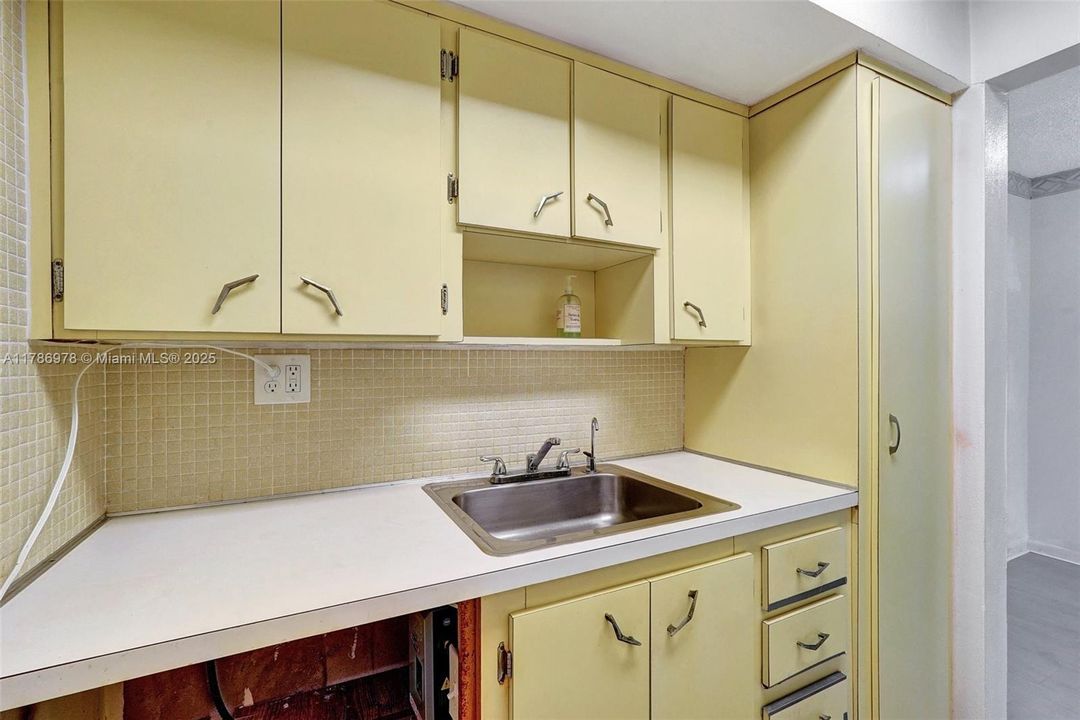 Recently Sold: $62,000 (1 beds, 1 baths, 620 Square Feet)