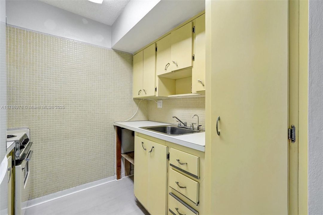 Recently Sold: $62,000 (1 beds, 1 baths, 620 Square Feet)