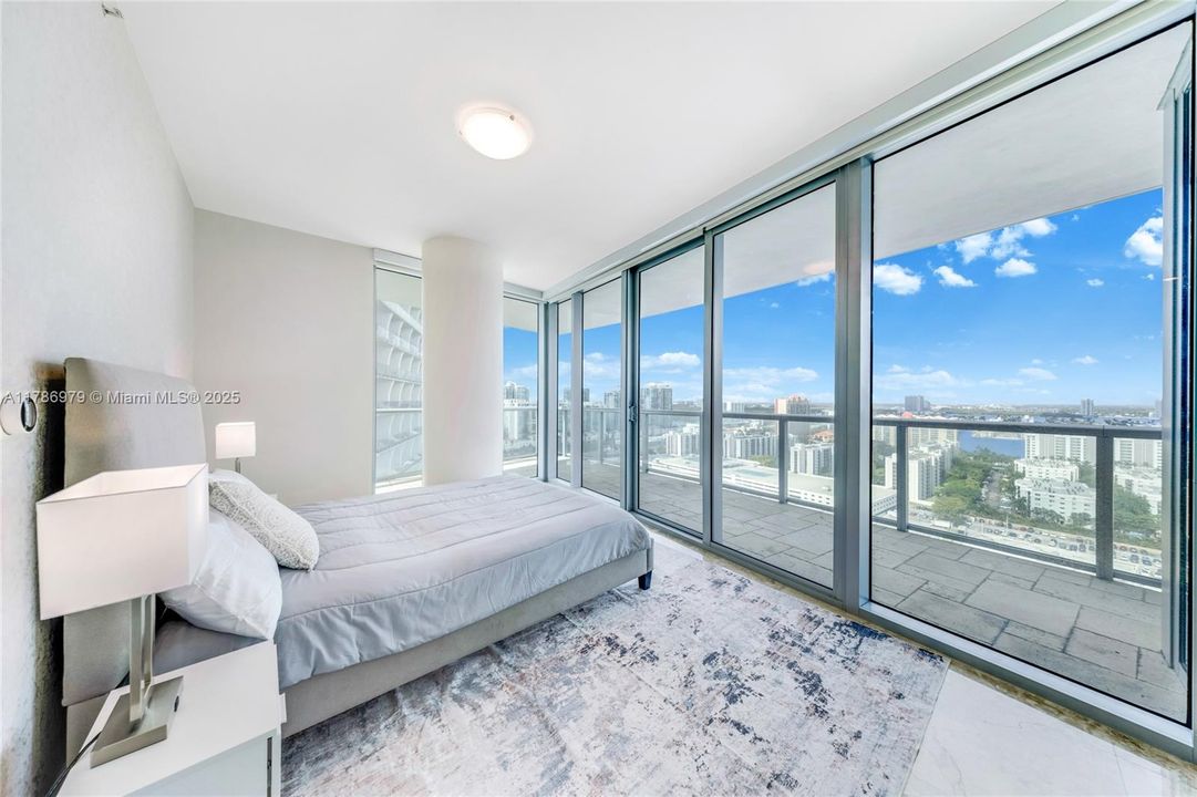 For Sale: $3,190,000 (4 beds, 4 baths, 2394 Square Feet)