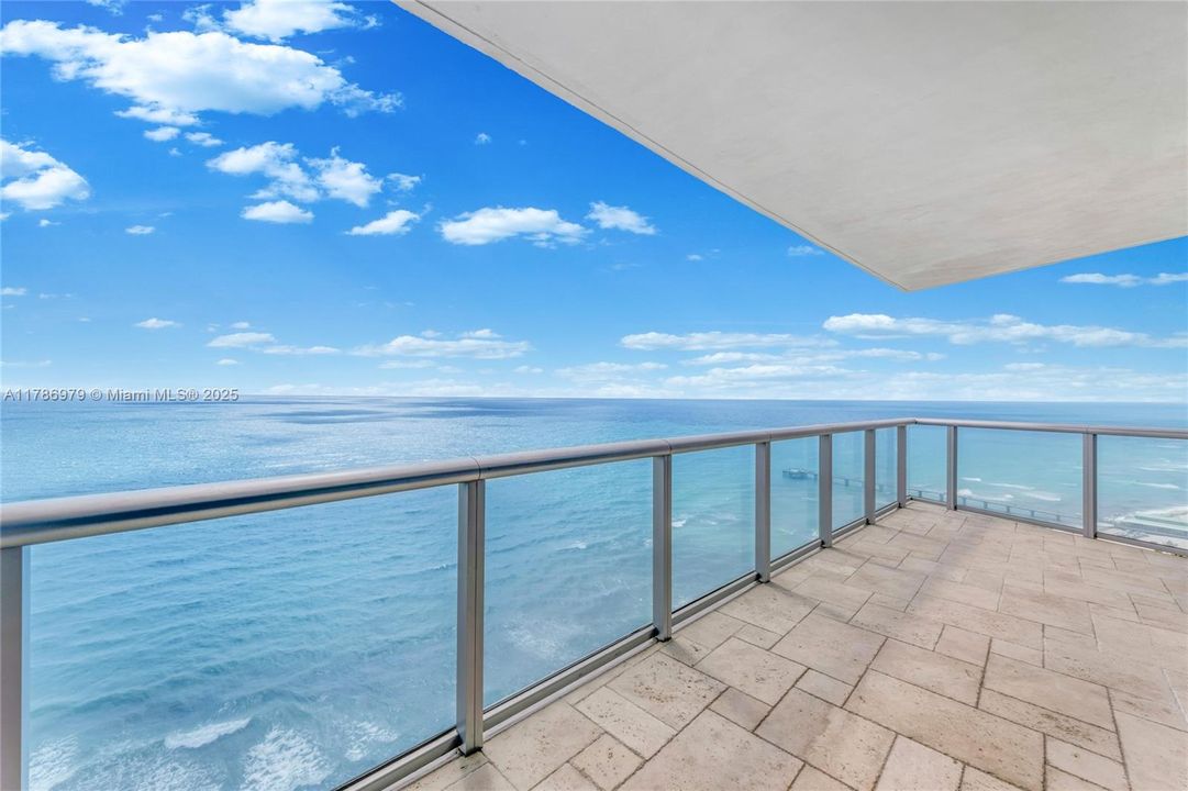 For Sale: $3,190,000 (4 beds, 4 baths, 2394 Square Feet)