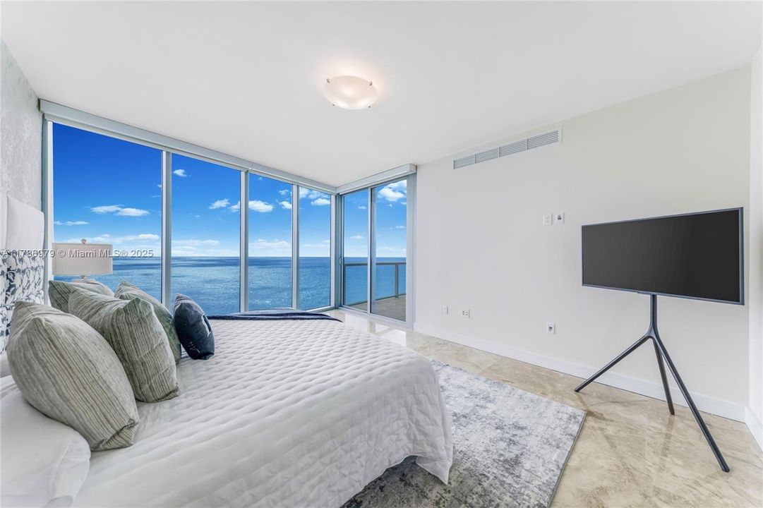 For Sale: $3,190,000 (4 beds, 4 baths, 2394 Square Feet)