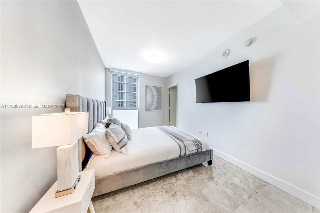 For Sale: $3,190,000 (4 beds, 4 baths, 2394 Square Feet)