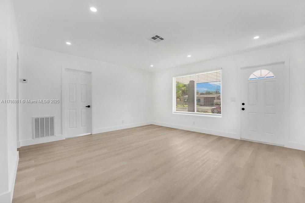 Recently Rented: $3,700 (3 beds, 2 baths, 1322 Square Feet)