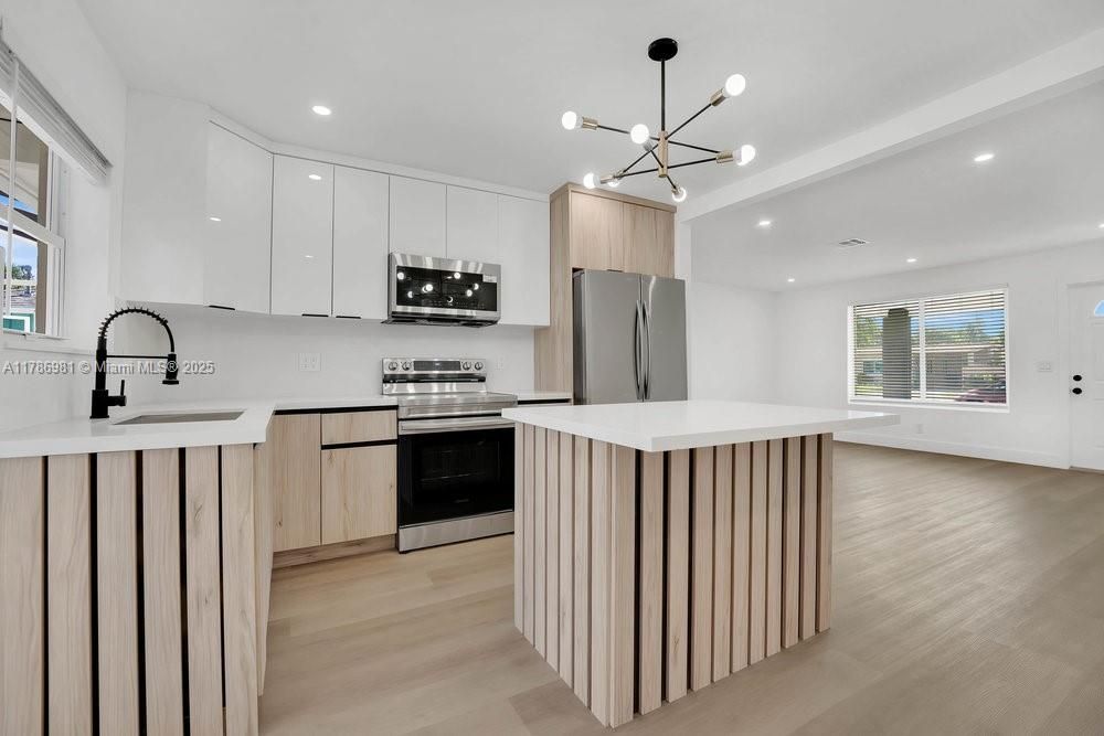 Recently Rented: $3,700 (3 beds, 2 baths, 1322 Square Feet)