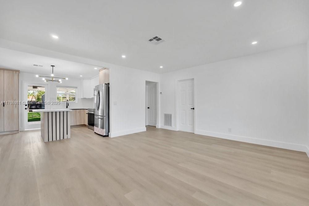 Recently Rented: $3,700 (3 beds, 2 baths, 1322 Square Feet)