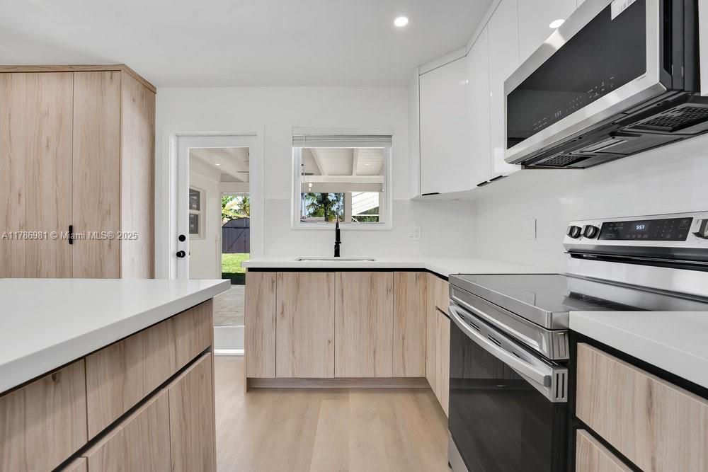 Recently Rented: $3,700 (3 beds, 2 baths, 1322 Square Feet)