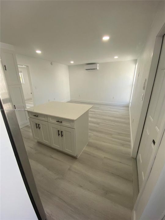 最近租的: $2,300 (1 贝兹, 1 浴室, 507 平方英尺)