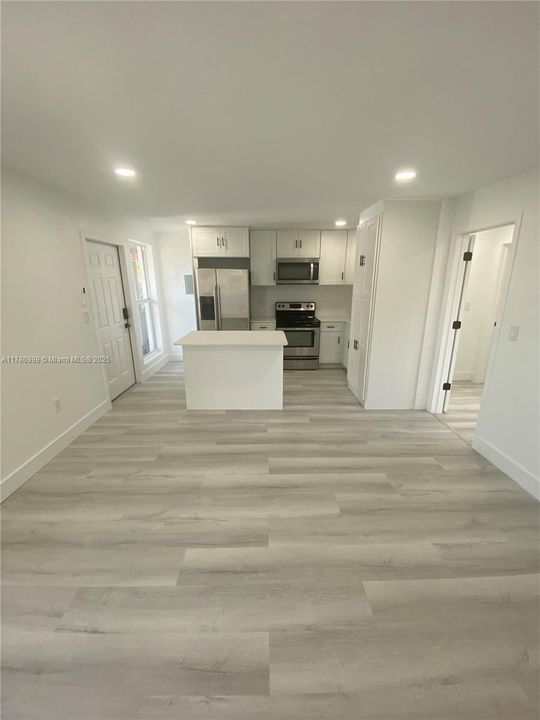 最近租的: $2,300 (1 贝兹, 1 浴室, 507 平方英尺)