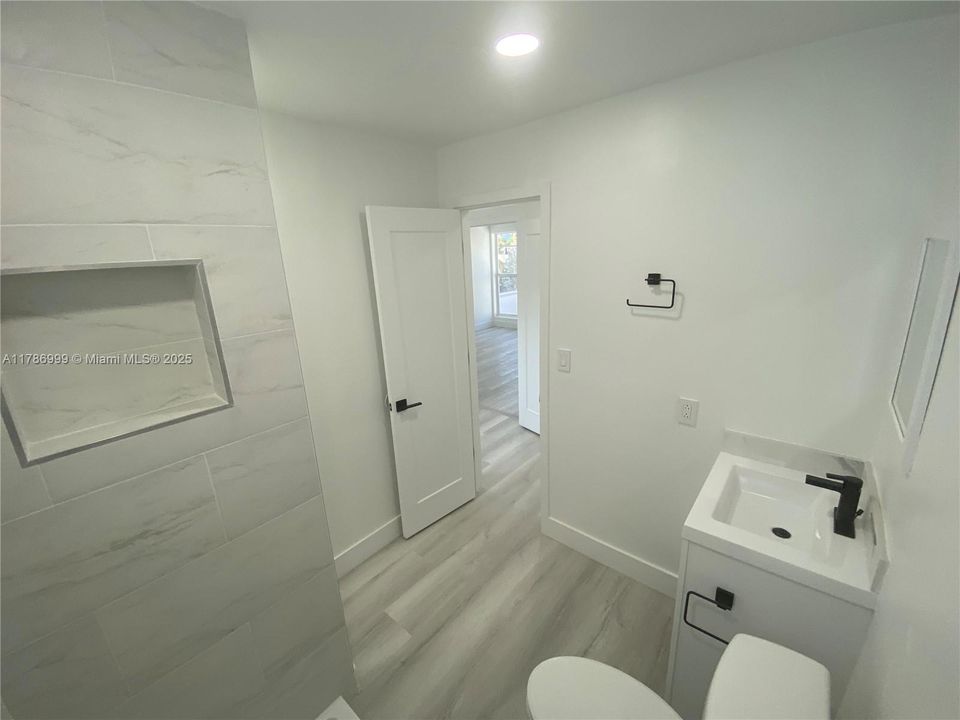 最近租的: $2,300 (1 贝兹, 1 浴室, 507 平方英尺)