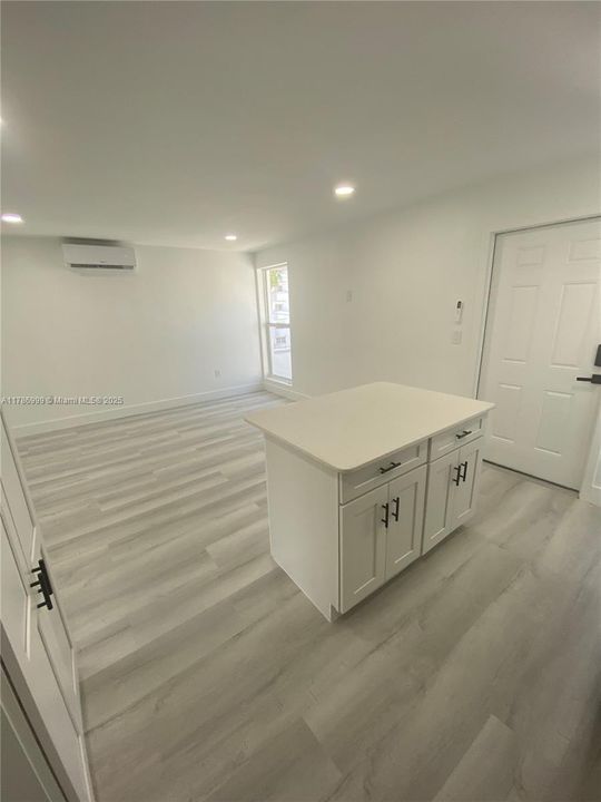 最近租的: $2,300 (1 贝兹, 1 浴室, 507 平方英尺)