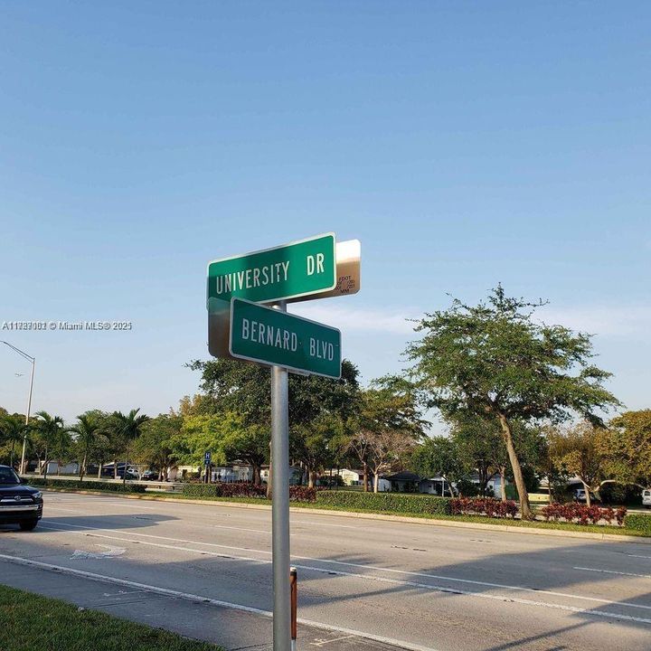 Vendido Recientemente: $260,000 (2 camas, 2 baños, 1110 Pies cuadrados)