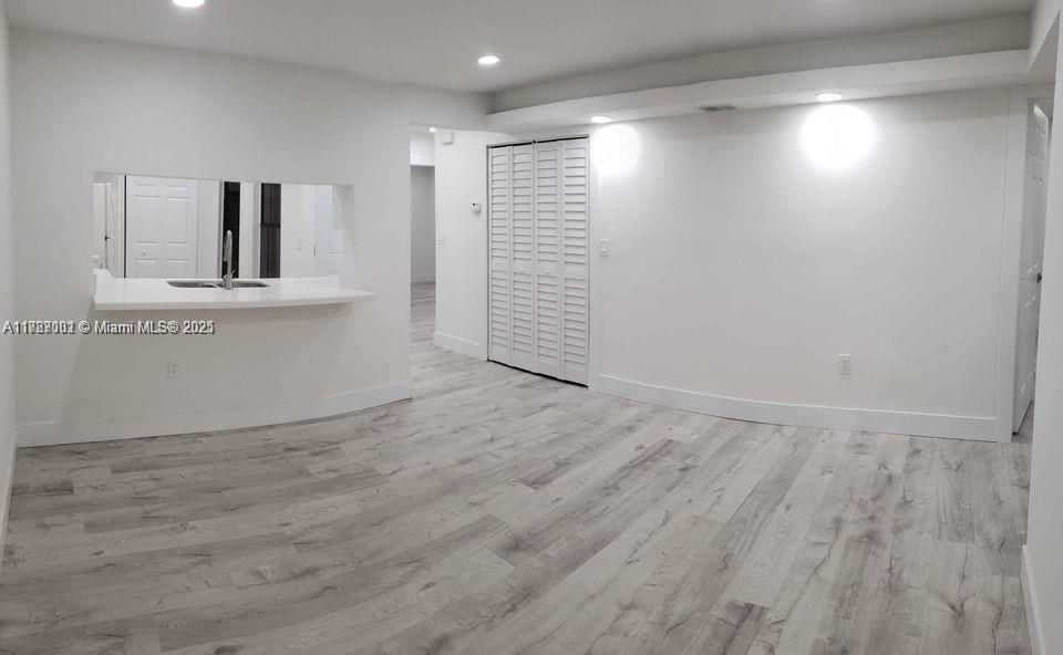 Vendido Recientemente: $260,000 (2 camas, 2 baños, 1110 Pies cuadrados)