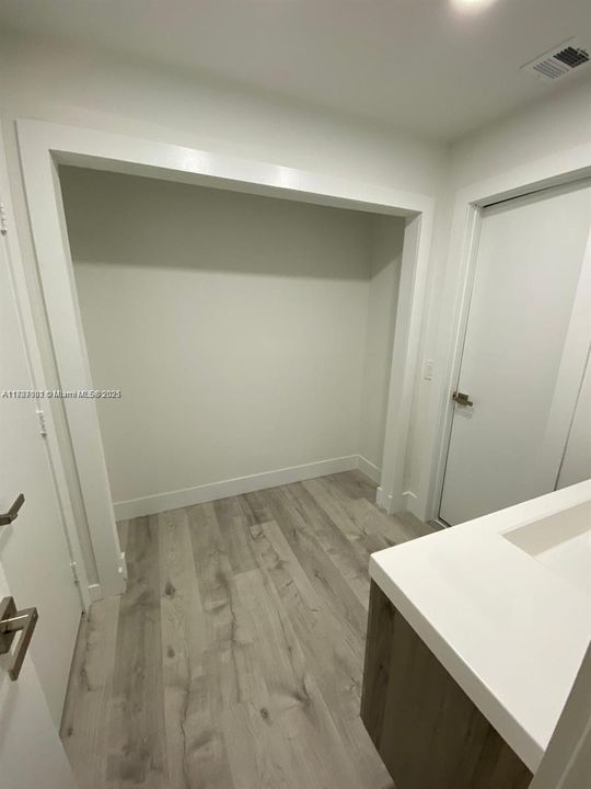 Vendido Recientemente: $260,000 (2 camas, 2 baños, 1110 Pies cuadrados)