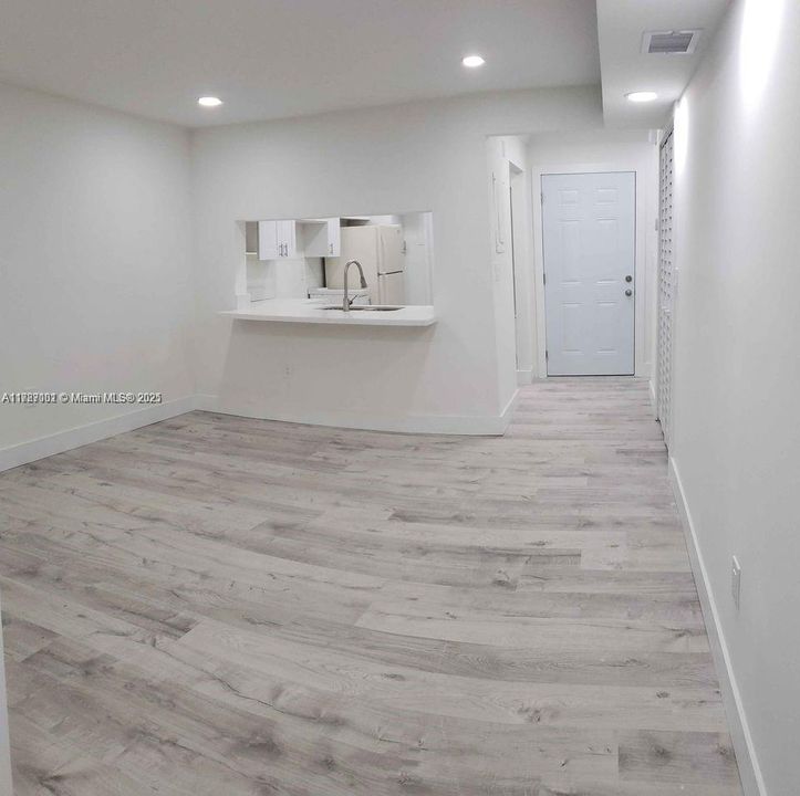 Vendido Recientemente: $260,000 (2 camas, 2 baños, 1110 Pies cuadrados)