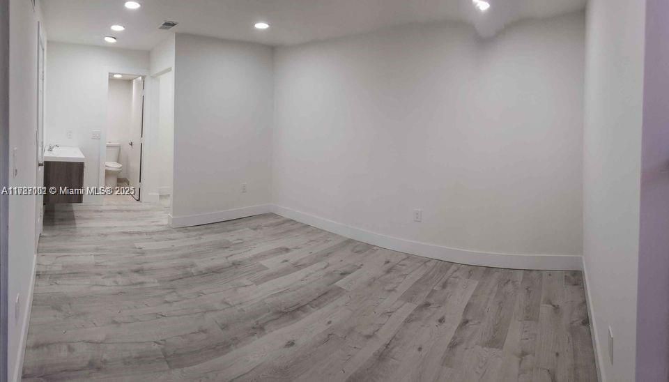 Vendido Recientemente: $260,000 (2 camas, 2 baños, 1110 Pies cuadrados)