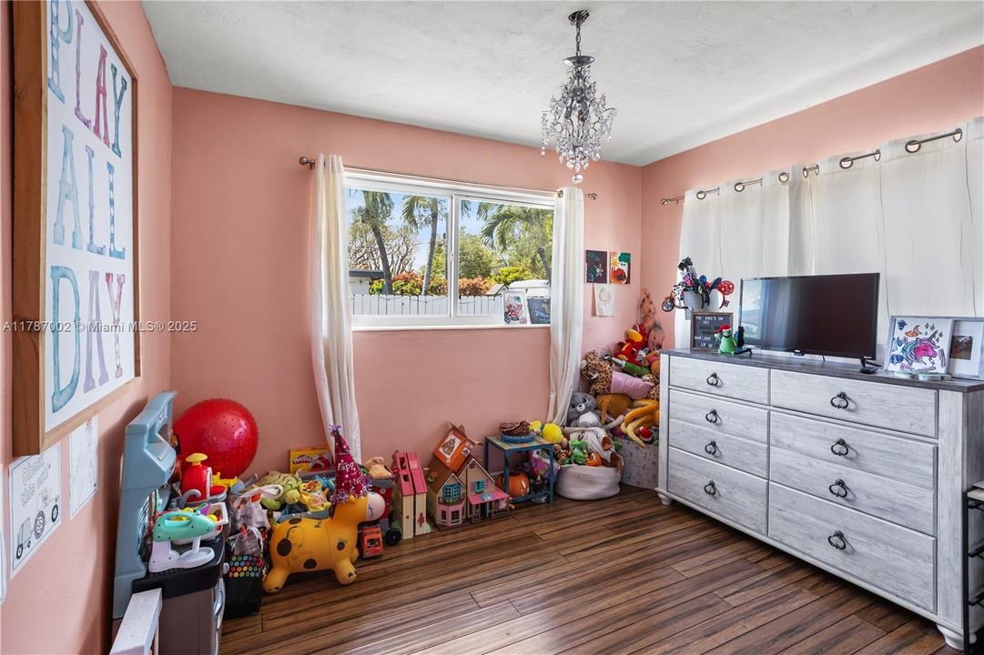 Active With Contract: $550,000 (3 beds, 1 baths, 1125 Square Feet)