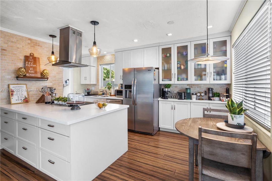 Active With Contract: $550,000 (3 beds, 1 baths, 1125 Square Feet)