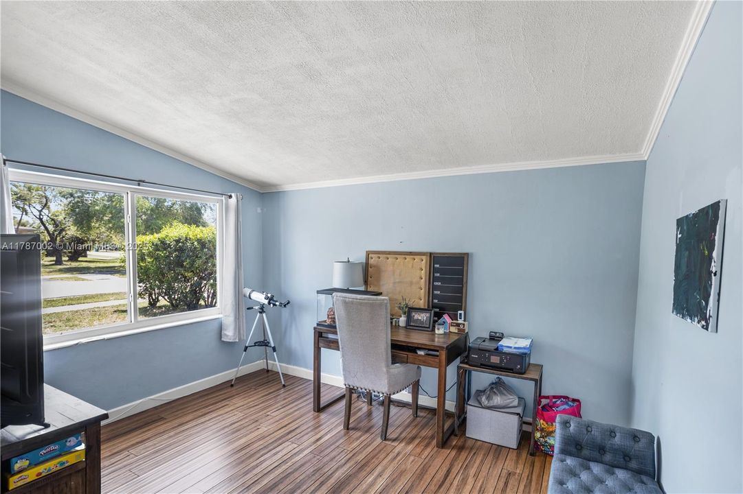 Active With Contract: $550,000 (3 beds, 1 baths, 1125 Square Feet)