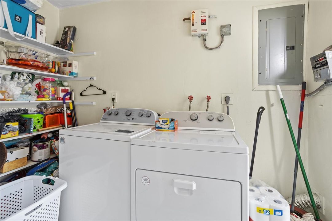 Active With Contract: $550,000 (3 beds, 1 baths, 1125 Square Feet)