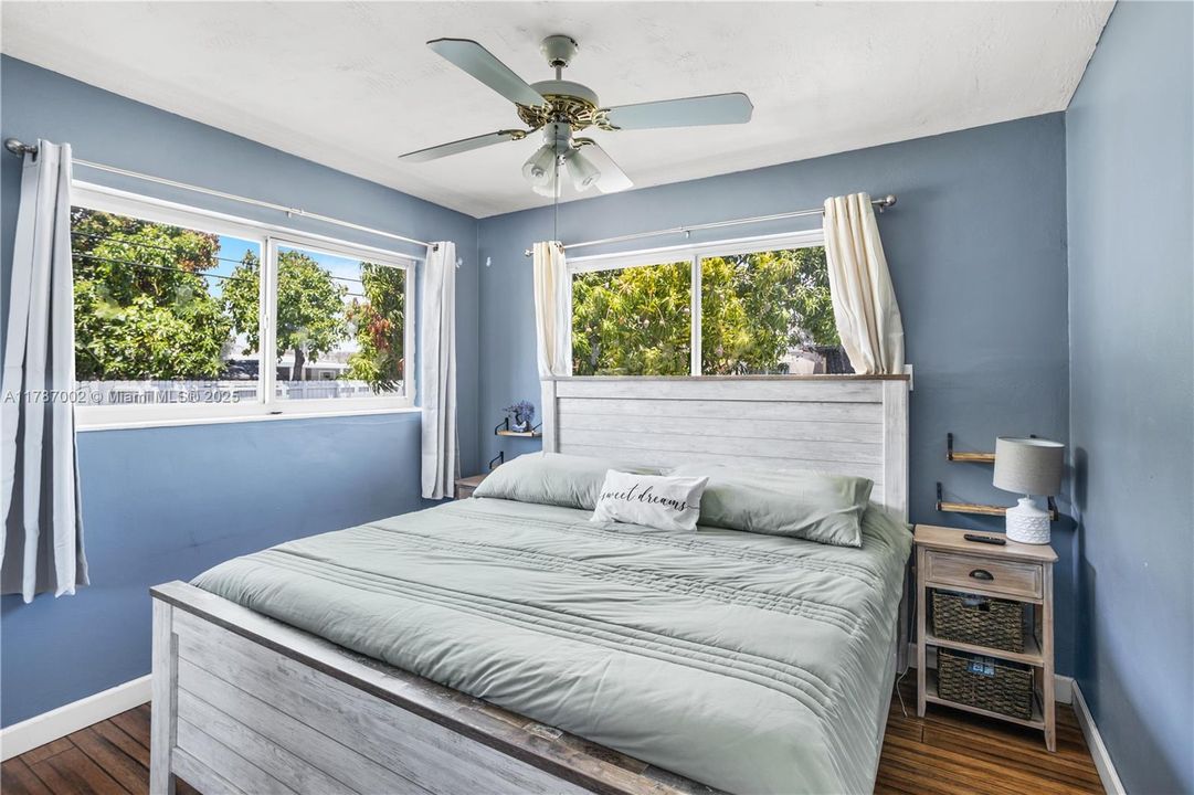 Active With Contract: $550,000 (3 beds, 1 baths, 1125 Square Feet)