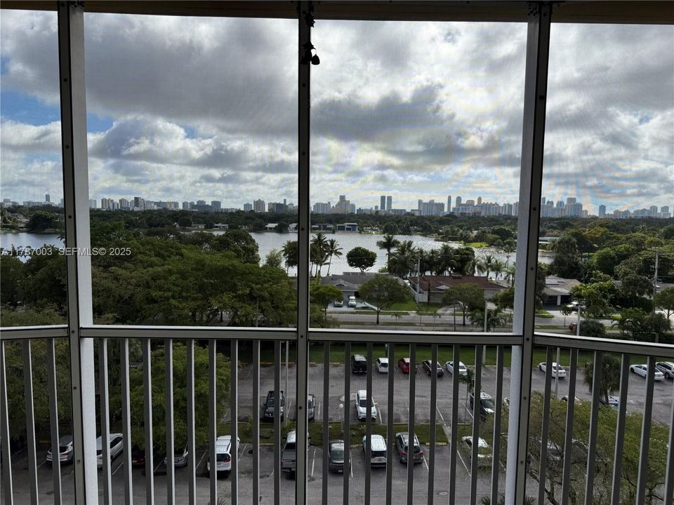 For Sale: $138,000 (1 beds, 1 baths, 947 Square Feet)