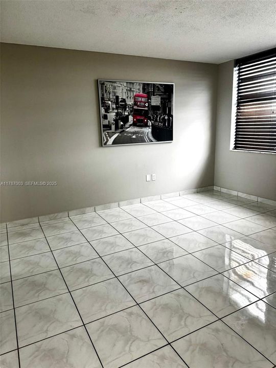 For Sale: $138,000 (1 beds, 1 baths, 947 Square Feet)