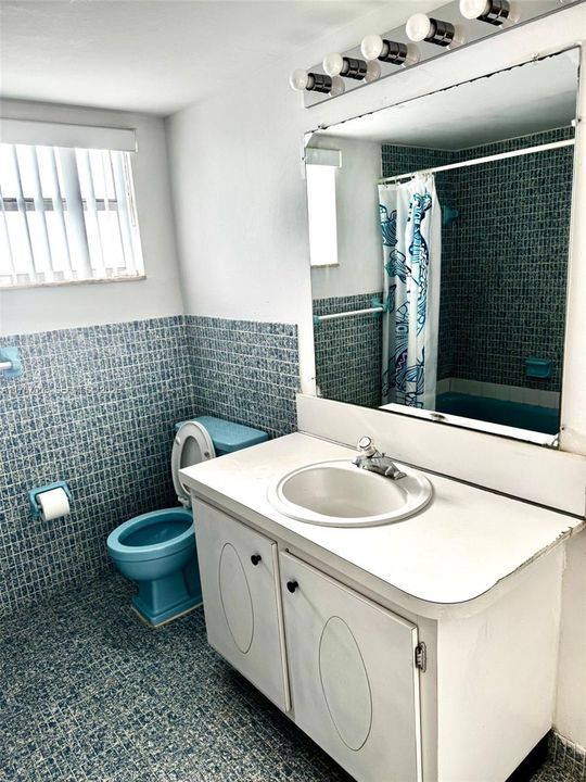 For Sale: $138,000 (1 beds, 1 baths, 947 Square Feet)