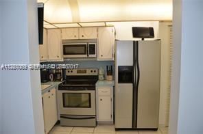 For Sale: $138,000 (1 beds, 1 baths, 947 Square Feet)