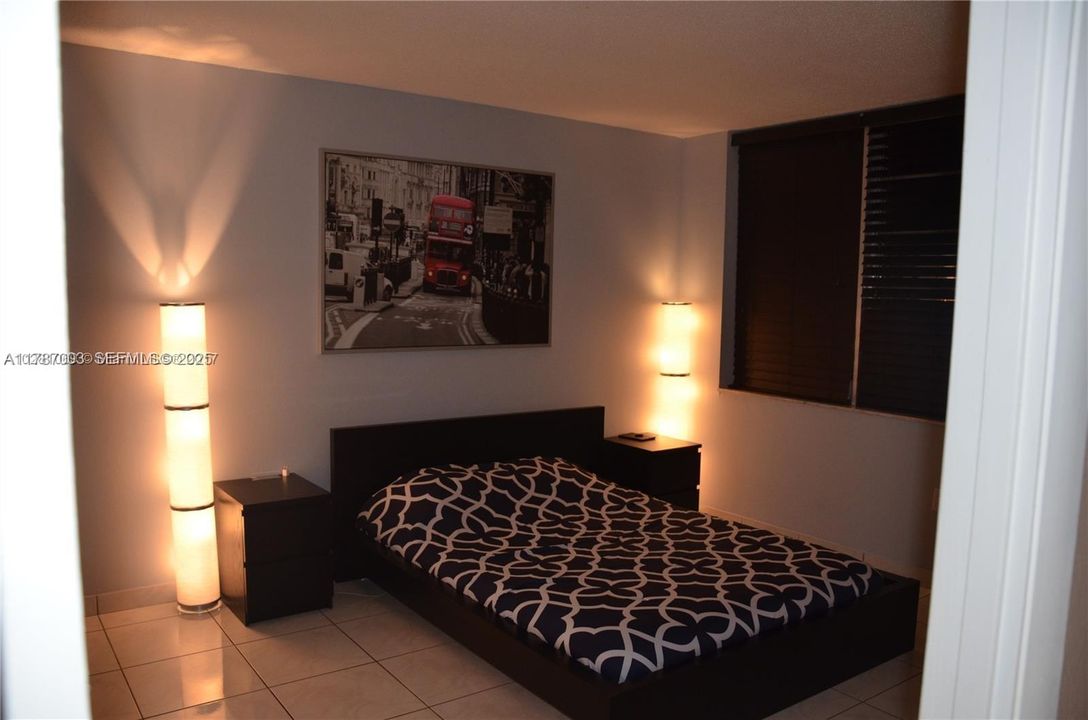 For Sale: $138,000 (1 beds, 1 baths, 947 Square Feet)