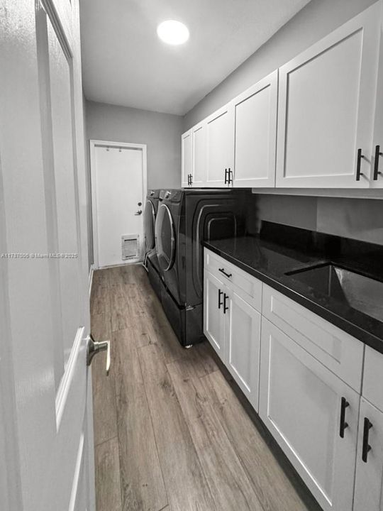 Recently Rented: $7,600 (5 beds, 3 baths, 3052 Square Feet)