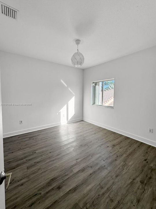 Recently Rented: $7,600 (5 beds, 3 baths, 3052 Square Feet)