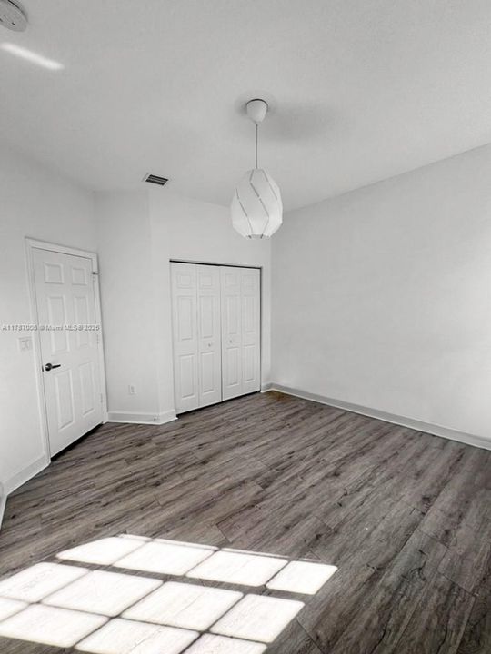 Recently Rented: $7,600 (5 beds, 3 baths, 3052 Square Feet)